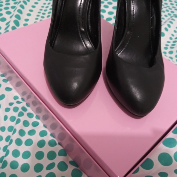 Pumps - Picture 3 of 4